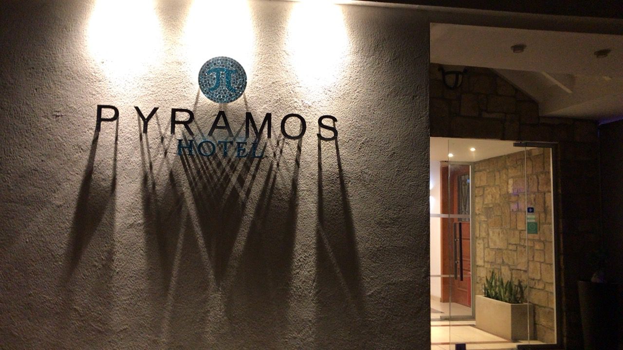 ピラモスホテル-正面